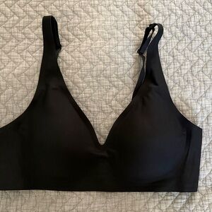 Everyday Wireless Seamless Bra - Black (fits like a Medium)